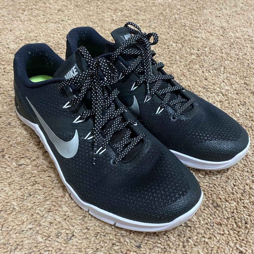 Women’s Nike Shoes - size 11